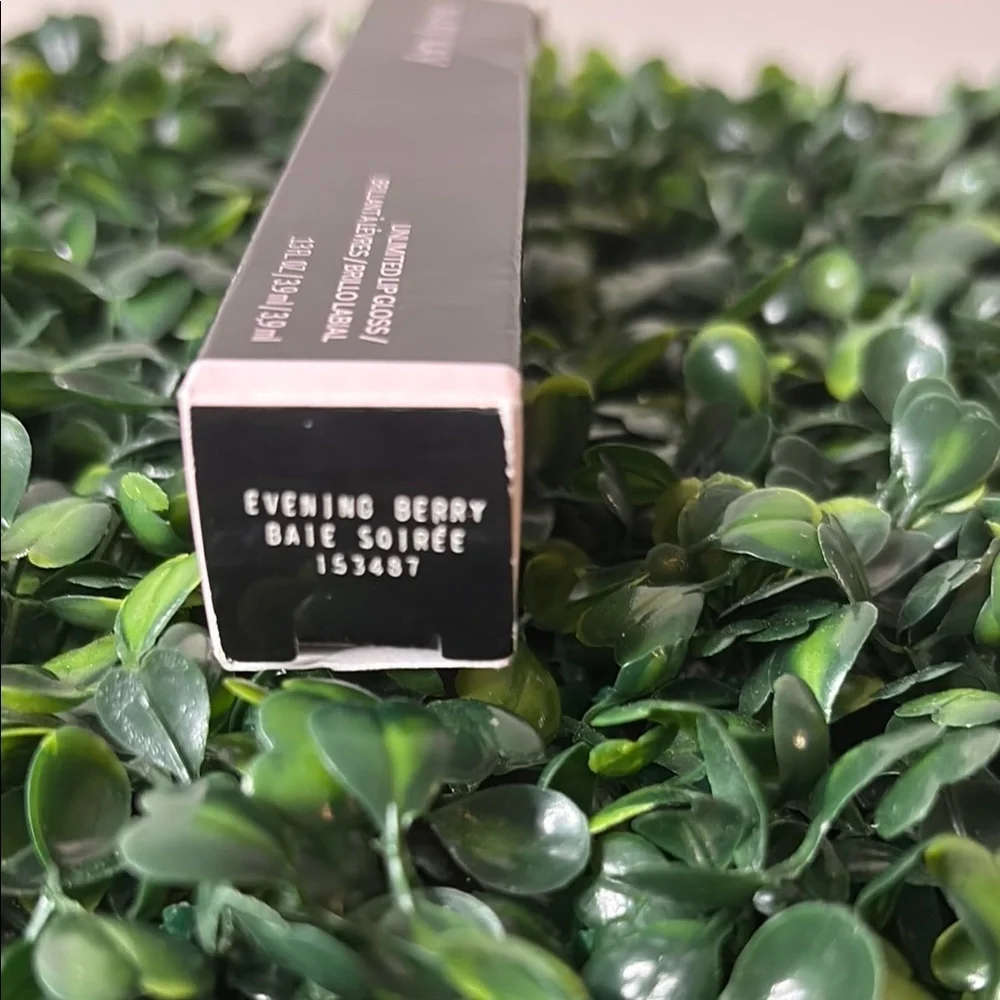 Mary Kay Evening Berry  with Moisturizing Balm